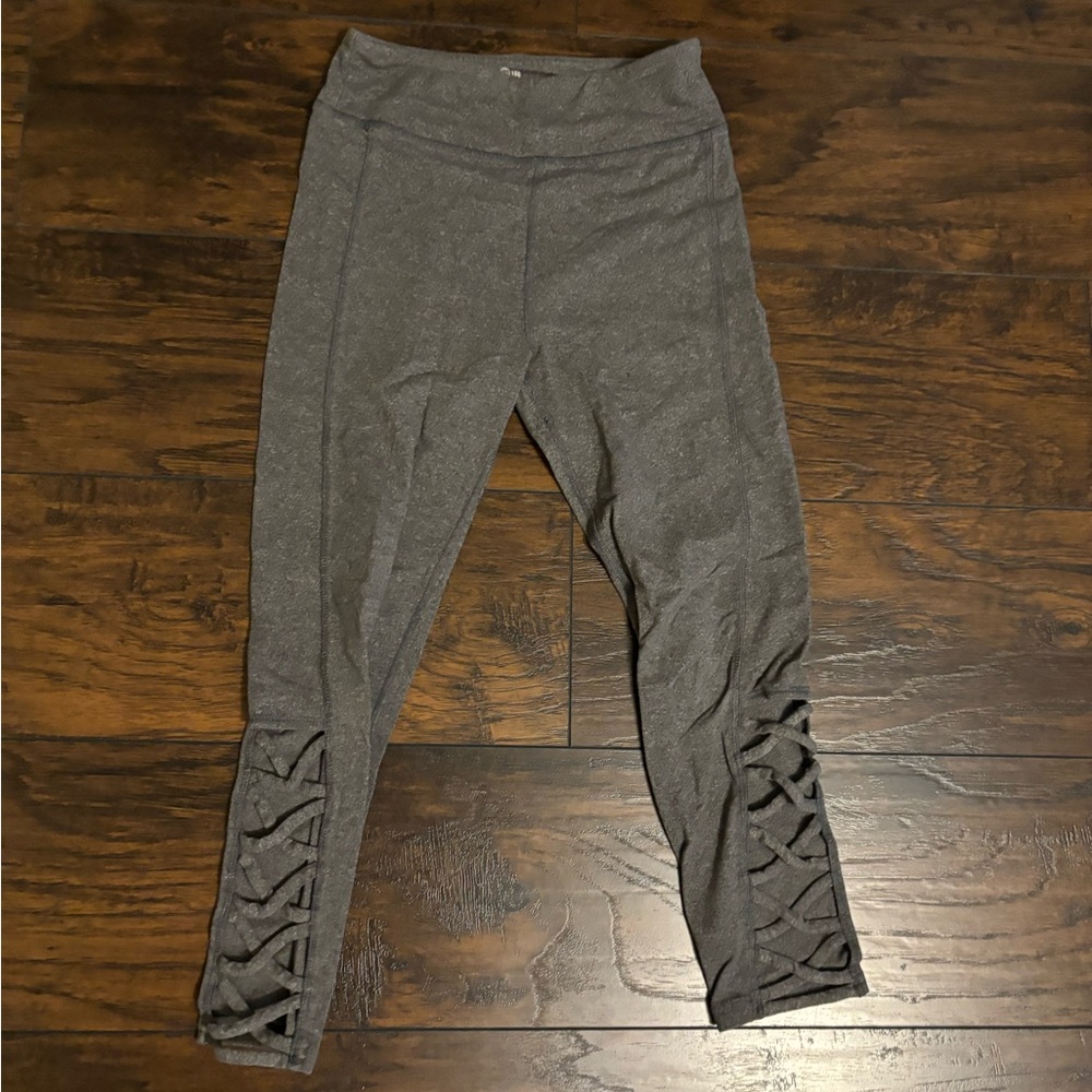 SO Medium Gray Yoga Capri Leggings